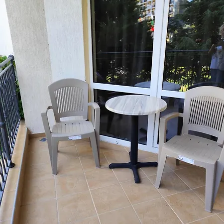 Majestic First Line Private Apartment, Sunny Beach